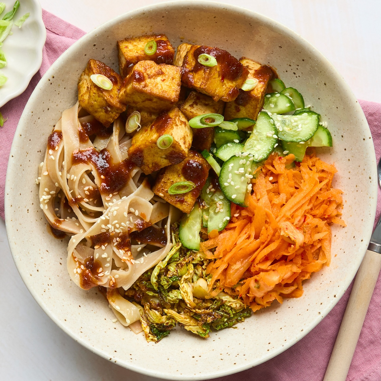 25 4333 Korean Tofu & Kimchi Noodle Salad_1rs