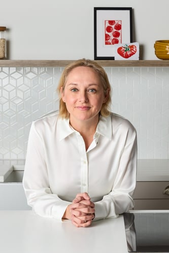 Sashas-headshot3-3x2